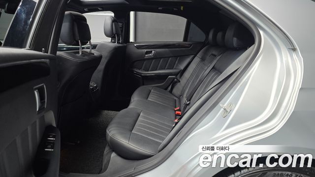 Mercedes-Benz E-Class 2016 — photo 11