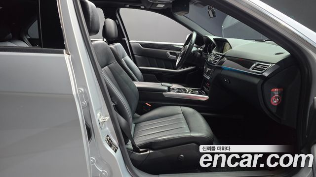 Mercedes-Benz E-Class 2016 — photo 12
