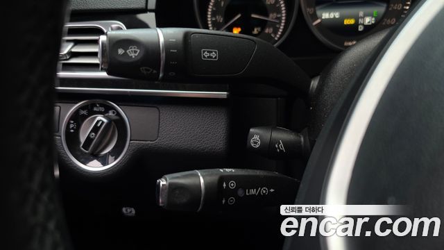 Mercedes-Benz E-Class 2016 — photo 17