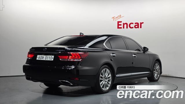 Lexus LS 2016 — photo 2