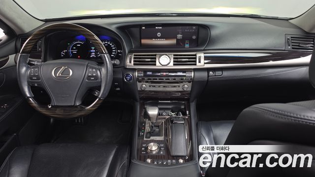 Lexus LS 2016 — photo 7