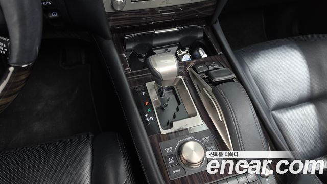 Lexus LS 2016 — photo 9