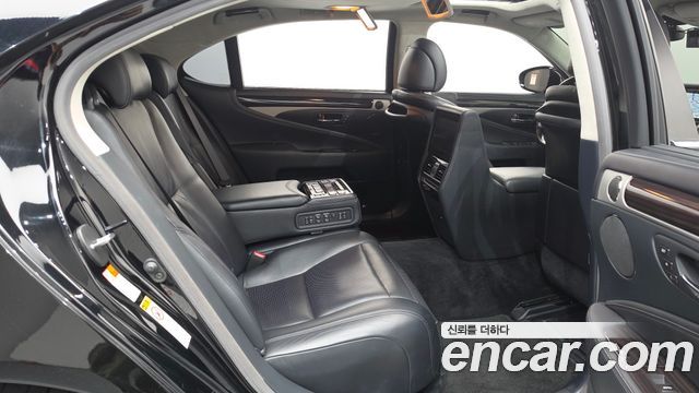 Lexus LS 2016 — photo 12