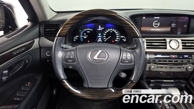 Lexus LS 2016 — photo 13