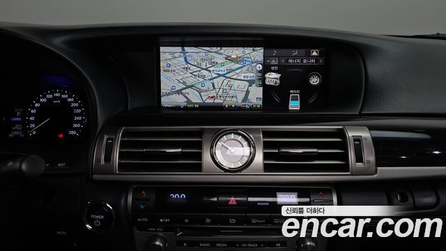 Lexus LS 2016 — photo 14