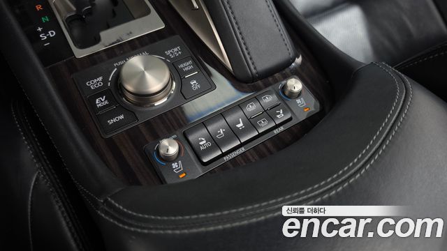 Lexus LS 2016 — photo 16
