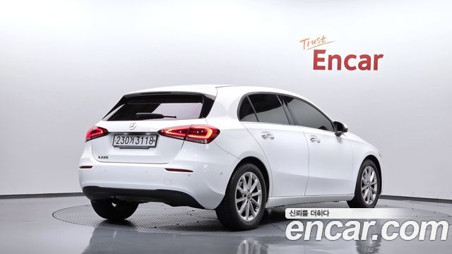 Mercedes-Benz A-Class 2020 — photo 2