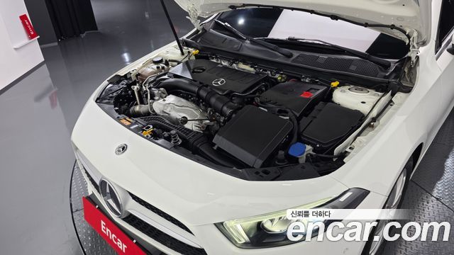 Mercedes-Benz A-Class 2020 — photo 6