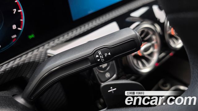 Mercedes-Benz A-Class 2020 — photo 12