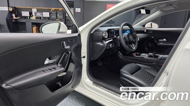 Mercedes-Benz A-Class 2020 — photo 13