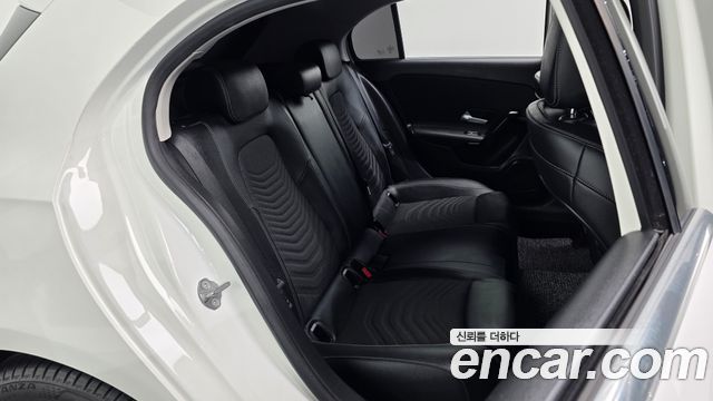 Mercedes-Benz A-Class 2020 — photo 18