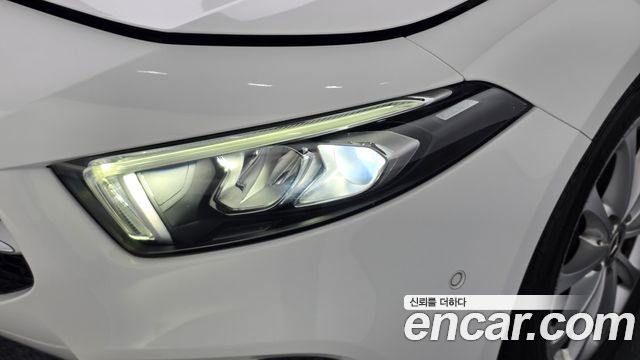 Mercedes-Benz A-Class 2020 — photo 8