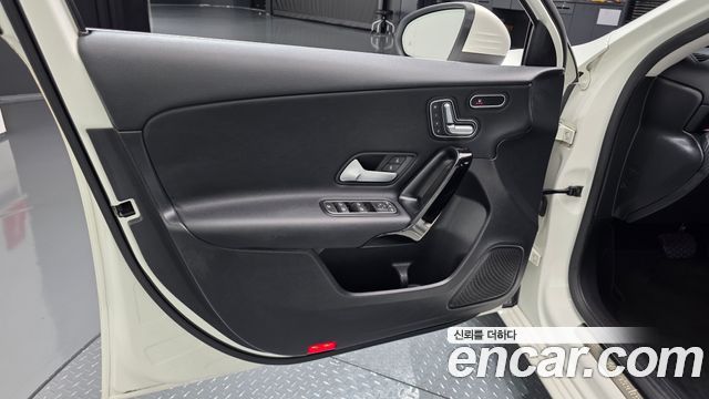 Mercedes-Benz A-Class 2020 — photo 14