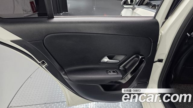 Mercedes-Benz A-Class 2020 — photo 15
