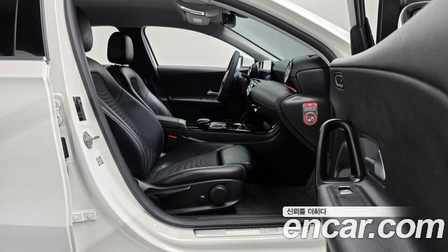 Mercedes-Benz A-Class 2020 — photo 16