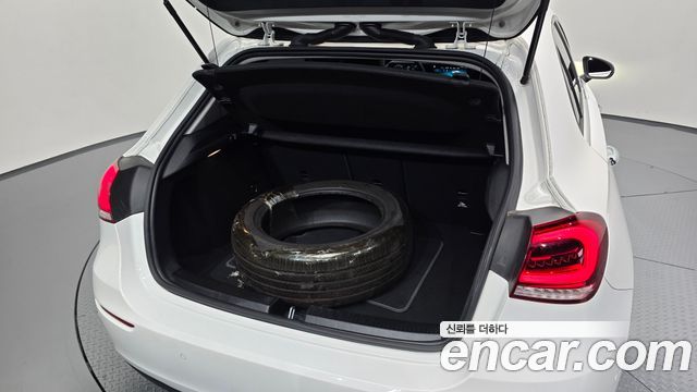 Mercedes-Benz A-Class 2020 — photo 29