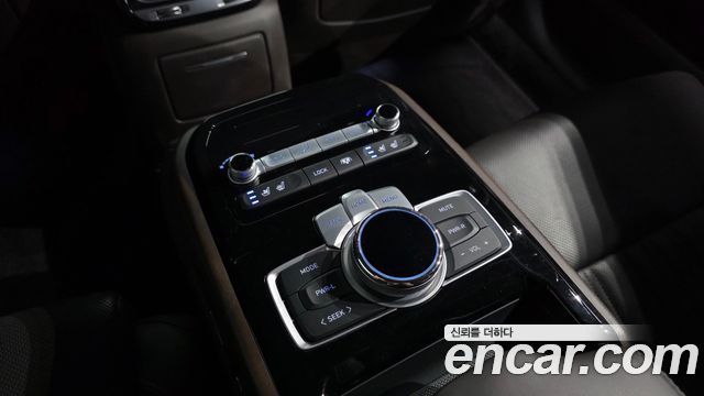 Genesis G90 2019 — photo 25