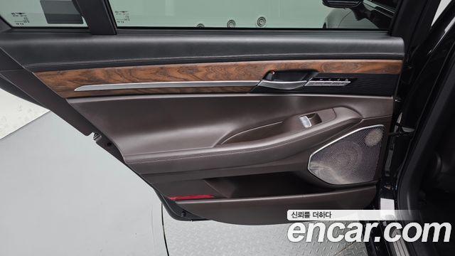 Genesis G90 2019 — photo 15