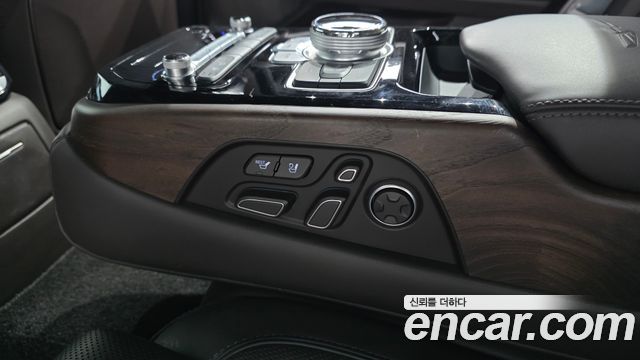 Genesis G90 2019 — photo 35