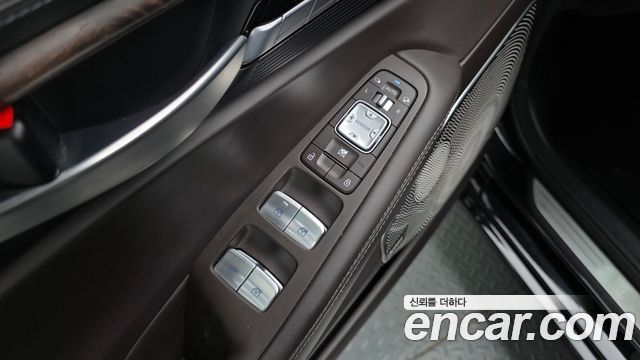 Genesis G90 2019 — photo 40
