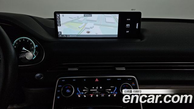 Genesis GV80 2023 — photo 13