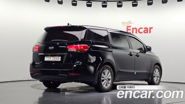 Kia Canival 2017 — photo 2