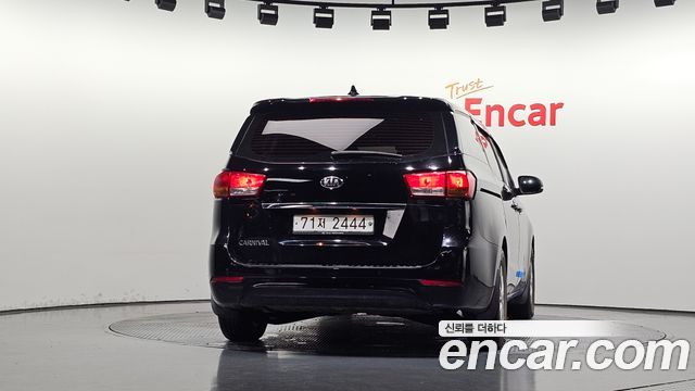 Kia Canival 2017 — photo 4