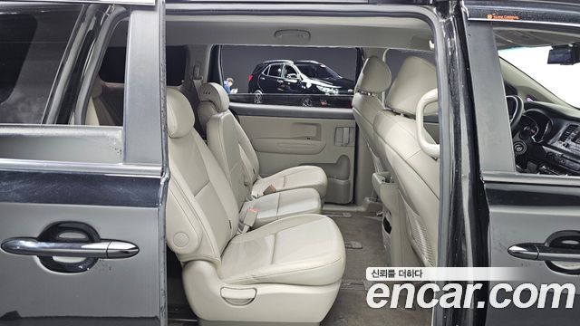 Kia Canival 2017 — photo 17