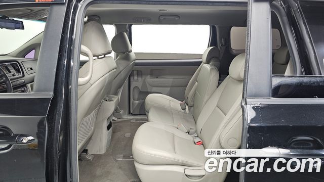 Kia Canival 2017 — photo 18