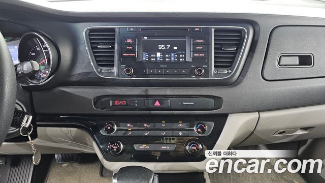 Kia Canival 2017 — photo 19