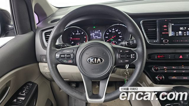 Kia Canival 2017 — photo 20
