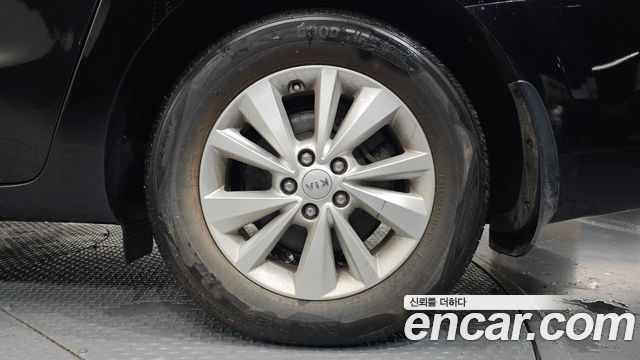 Kia Canival 2017 — photo 7