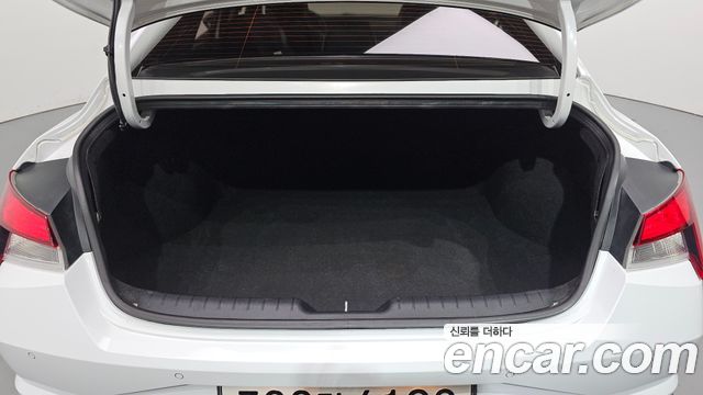 Hyundai AVANTE 2021 — photo 21