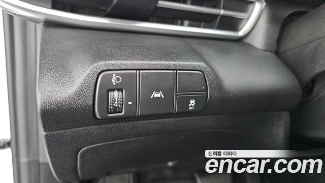 Hyundai AVANTE 2021 — photo 25