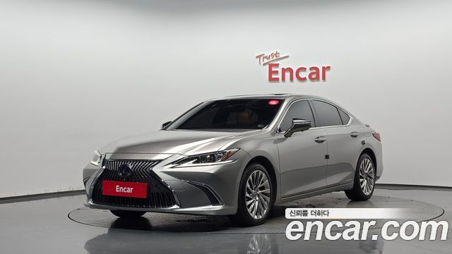 Lexus ES 2021 — photo 1
