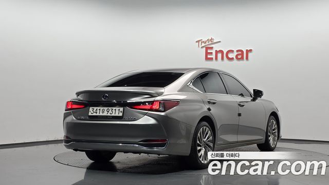 Lexus ES 2021 — photo 2