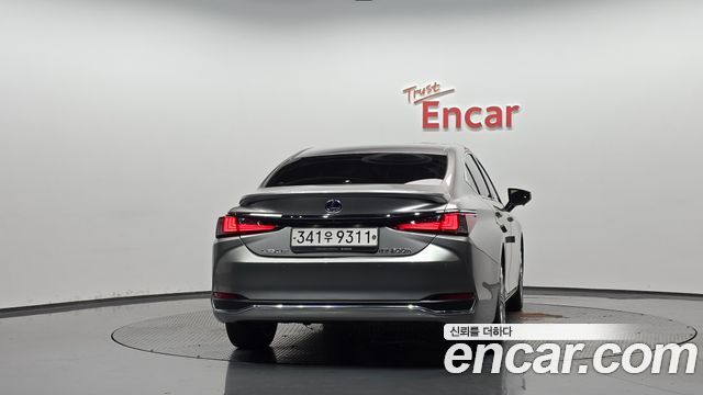 Lexus ES 2021 — photo 4