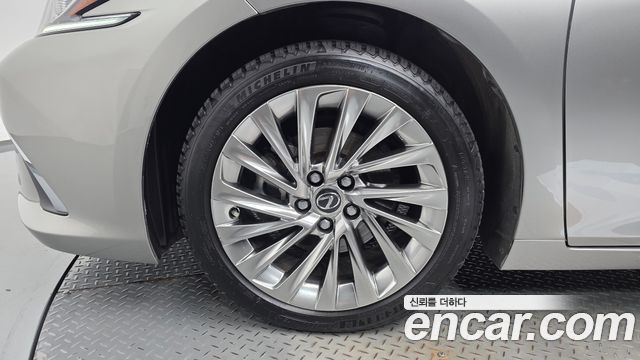 Lexus ES 2021 — photo 5