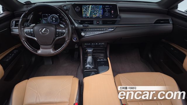 Lexus ES 2021 — photo 10