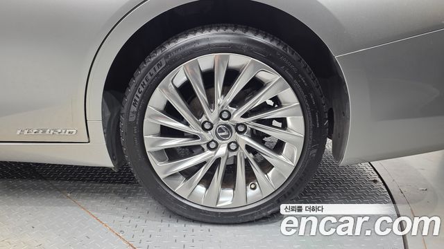 Lexus ES 2021 — photo 7