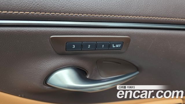 Lexus ES 2021 — photo 28