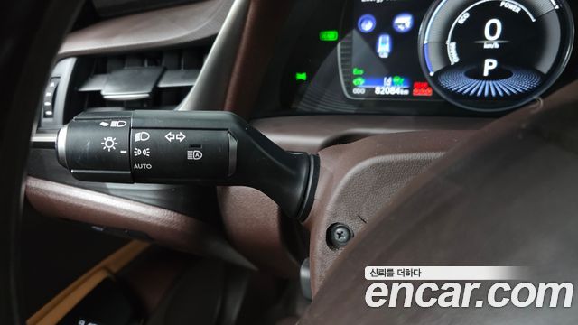 Lexus ES 2021 — photo 32