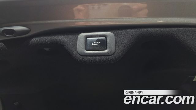 Lexus ES 2021 — photo 34