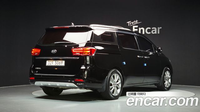 Kia Canival 2019 — photo 2