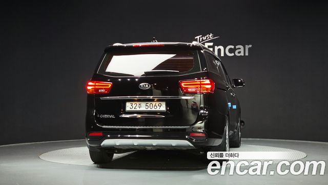 Kia Canival 2019 — photo 4