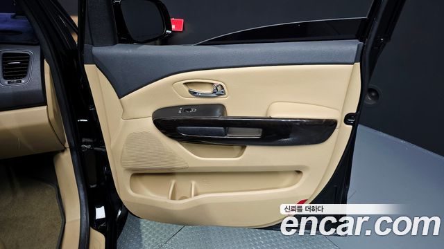 Kia Canival 2019 — photo 15