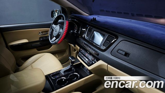 Kia Canival 2019 — photo 16