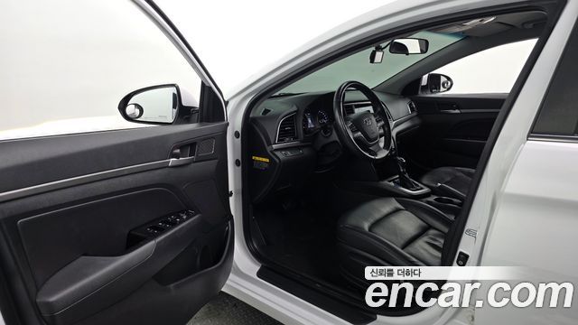Hyundai AVANTE 2016 — photo 10