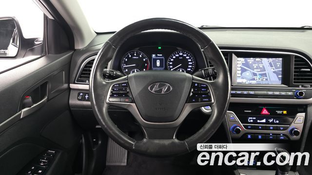 Hyundai AVANTE 2016 — photo 12