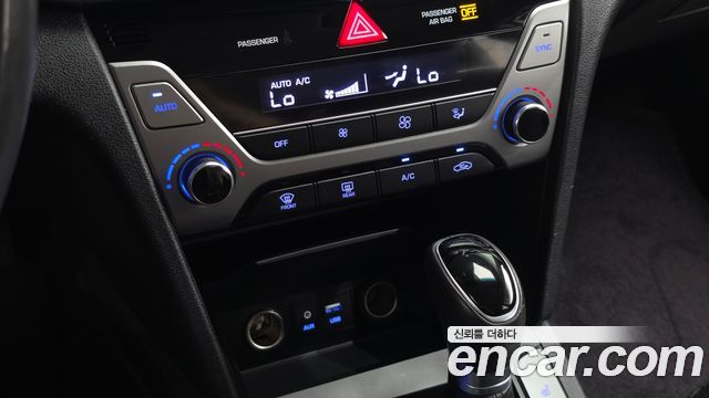 Hyundai AVANTE 2016 — photo 18